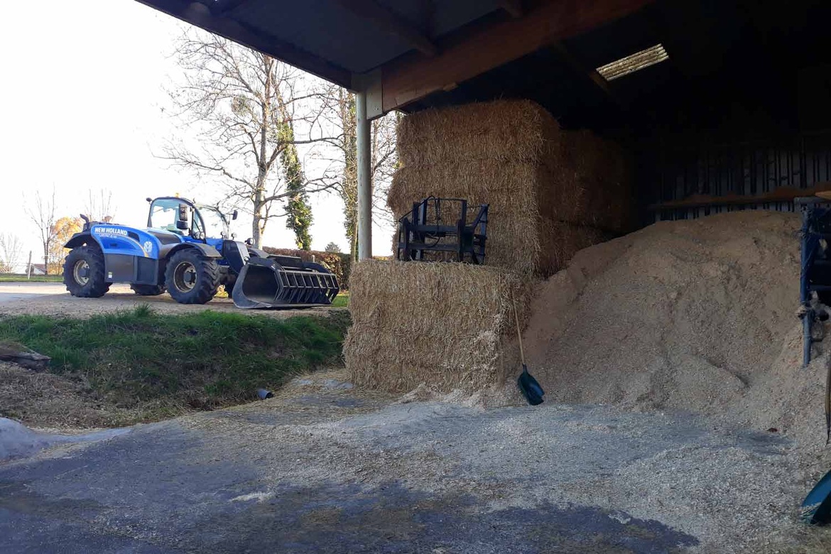 Les installations des Écuries du Bois Clos, centre équestre et écurie de propriétaires dans le pays de Gex Les installations des Écuries du Bois Clos, centre équestre et écurie de propriétaires dans le pays de Gex