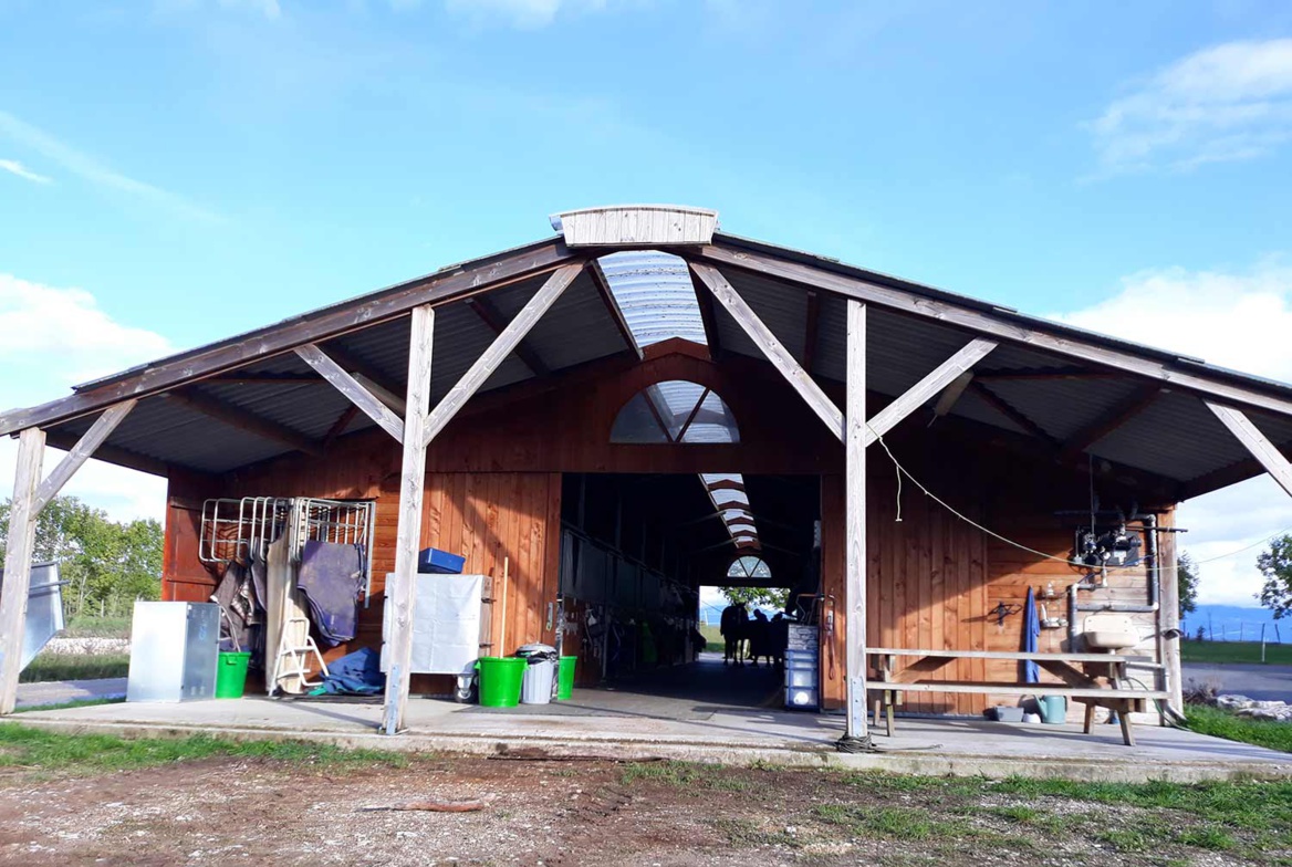 Barns des Écuries du Bois Clos, centre équestre et écurie de propriétaires dans le pays de Gex