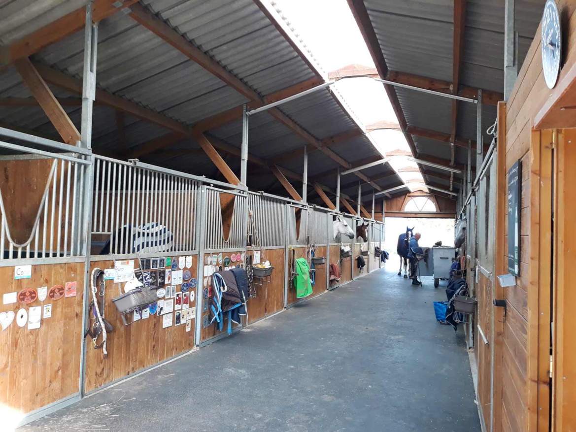 Barns des Écuries du Bois Clos, centre équestre et écurie de propriétaires dans le pays de Gex