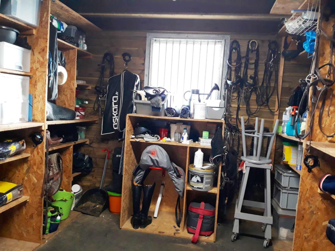 Barns des Écuries du Bois Clos, centre équestre et écurie de propriétaires dans le pays de Gex Barns des Écuries du Bois Clos, centre équestre et écurie de propriétaires dans le pays de Gex