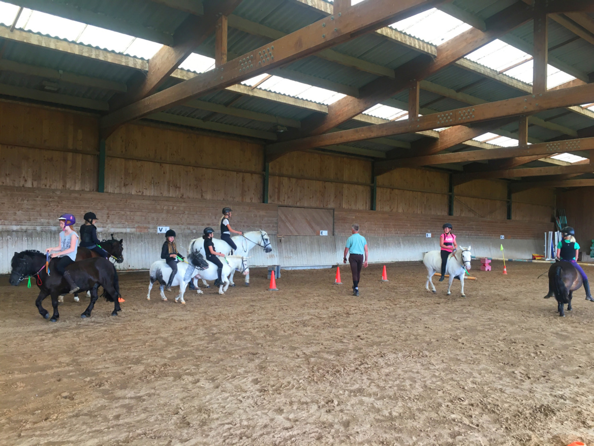 Poney Club les Écuries du Rosey, centre équestre dans le pays de Gex