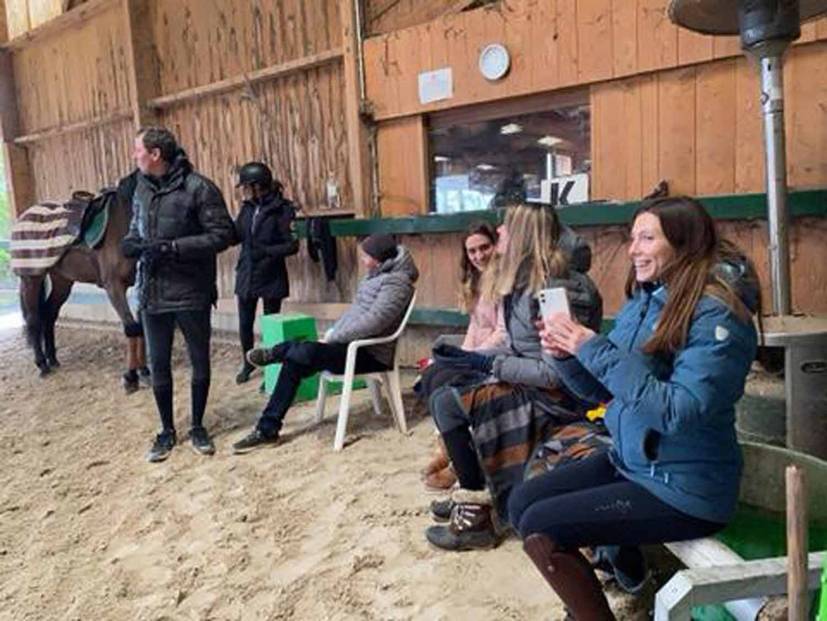 Stage avec le cavalier et entraîneur Jean Vesin aux Écuries du Bois Clos, centre équestre dans le pays de Gex Stage avec le cavalier et entraîneur Jean Vesin aux Écuries du Bois Clos, centre équestre dans le pays de Gex