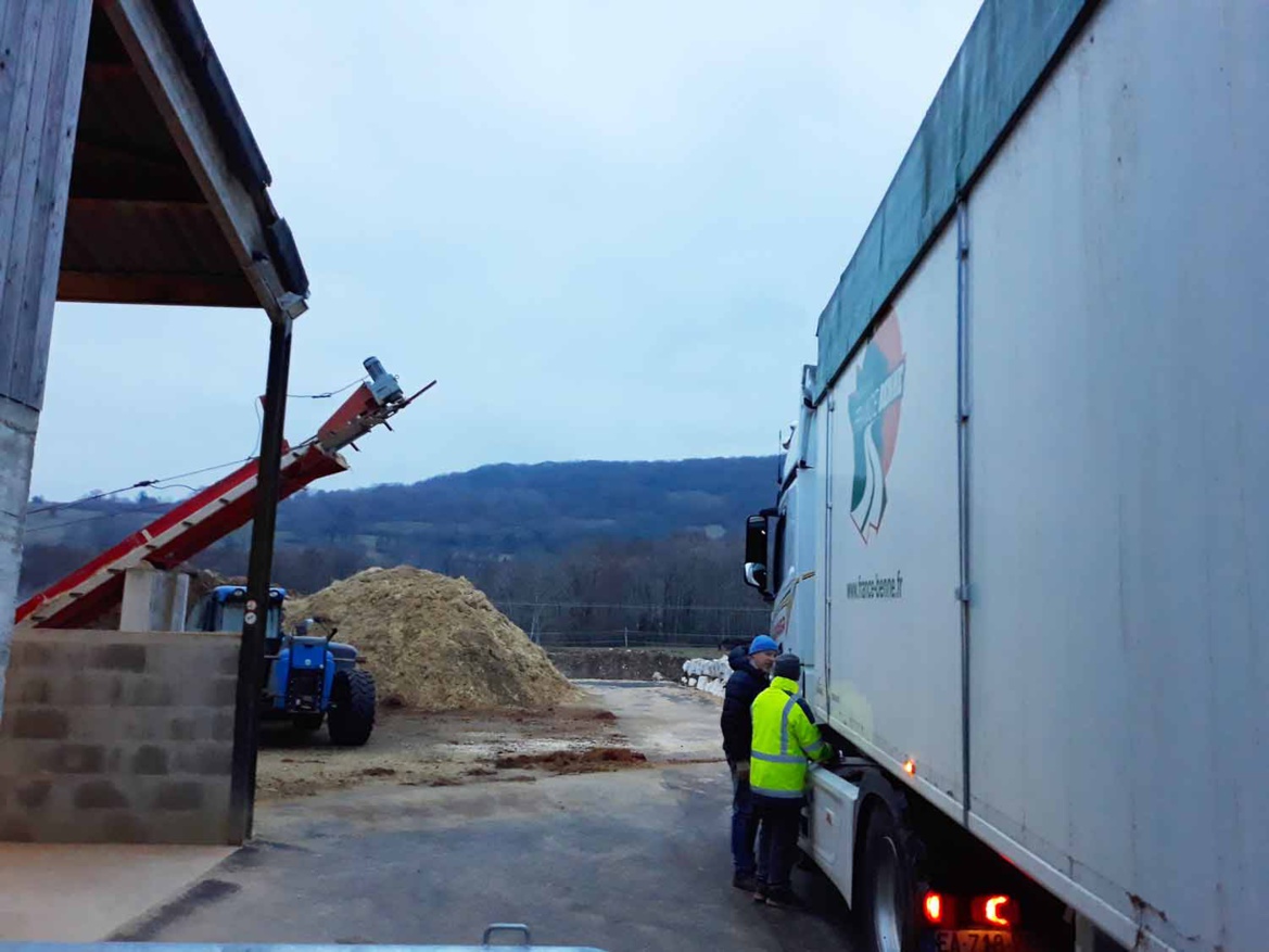Gestion des matières premières aux Écuries du Bois Clos, centre équestre dans le pays de Gex Gestion des matières premières aux Écuries du Bois Clos, centre équestre dans le pays de Gex