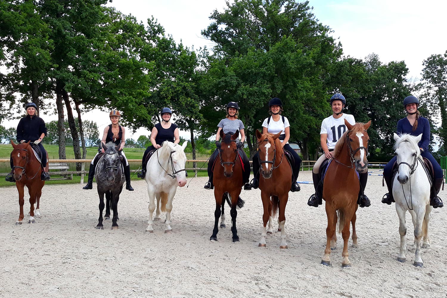 Cours d'équitation aux Écuries du Rosey, poney club dans le pays de Gex