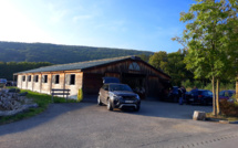 Barns des Écuries du Bois Clos, centre équestre et écurie de propriétaires dans le pays de Gex